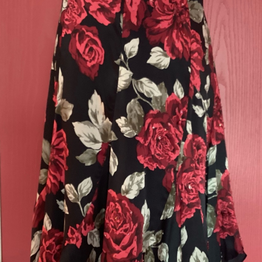 ECI New York black with red flowers beaded 100% silk skirt